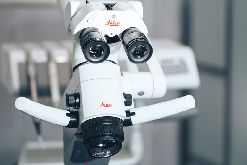 Микроскоп Leica для лечения зубов